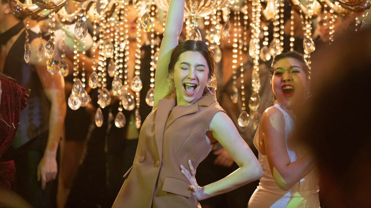 ครั้งแรกในชีวิต! “เบลล่า” เที่ยวบาร์โฮส แดนซ์จัดเต็มทุกลีลา ใน "ให้รักพิพากษา"