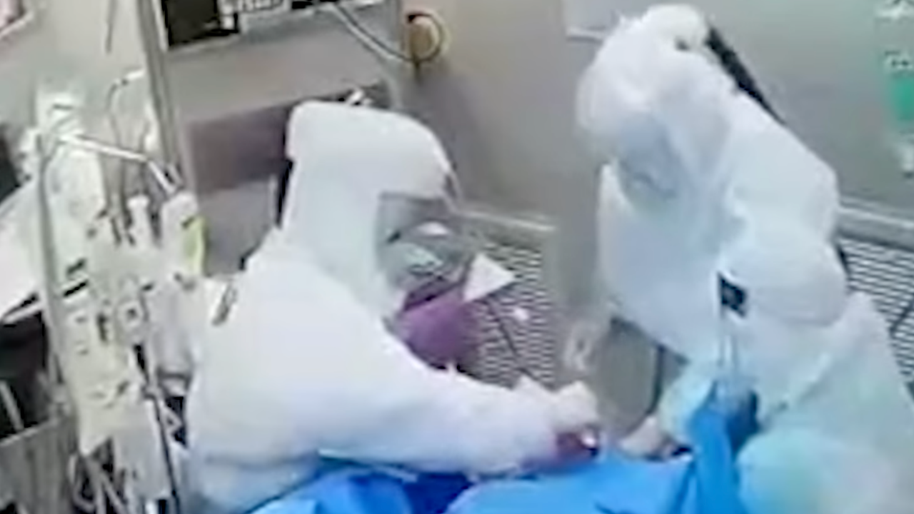 สั่งย้ายแพทย์ ตีมือพยาบาลในห้องฉุกเฉิน ออกจาก รพ. ไว้ก่อน รอสอบข้อเท็จจริง (คลิป)