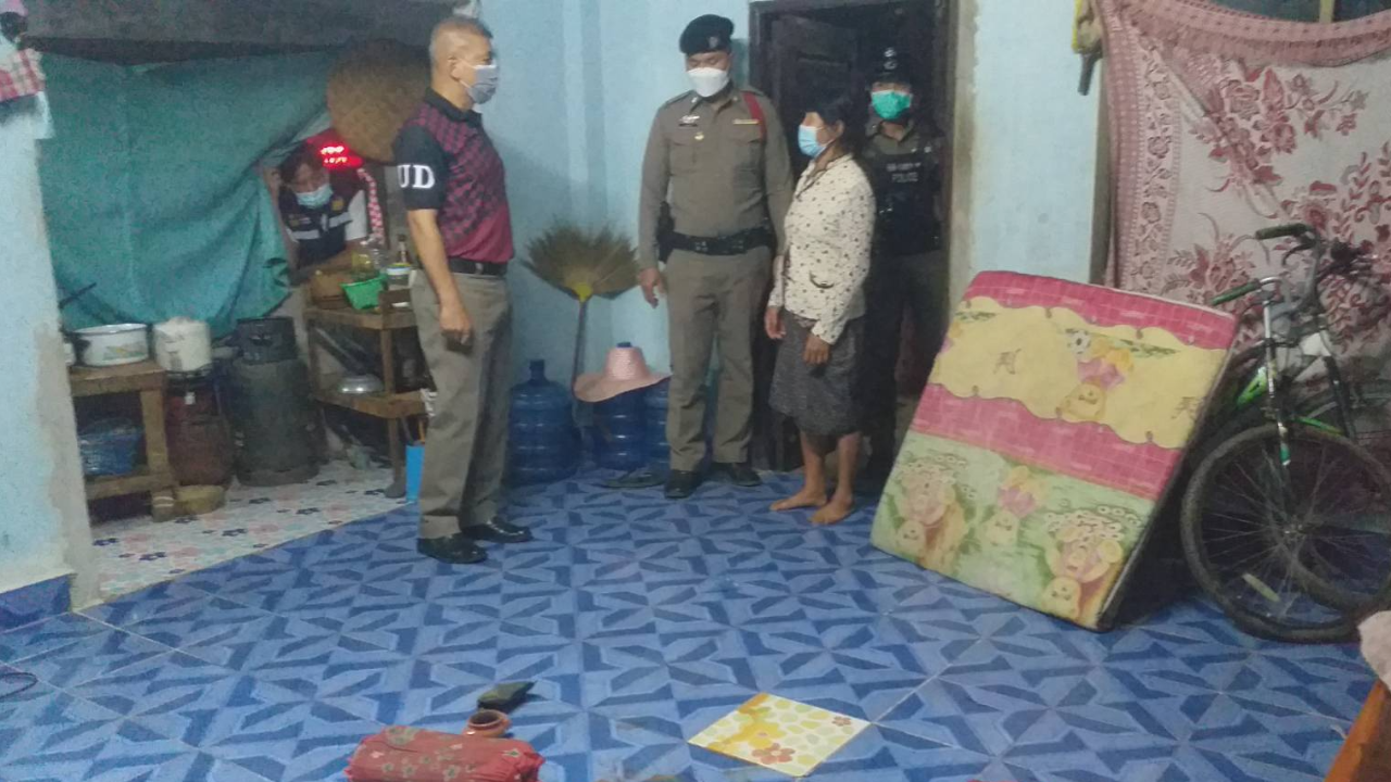 หนุ่มขาเป๋โหด ย่องเชือดน้องชาย ดับสยองคาบ้าน จี้หลานพาหนี ตร.เร่งลากคอ