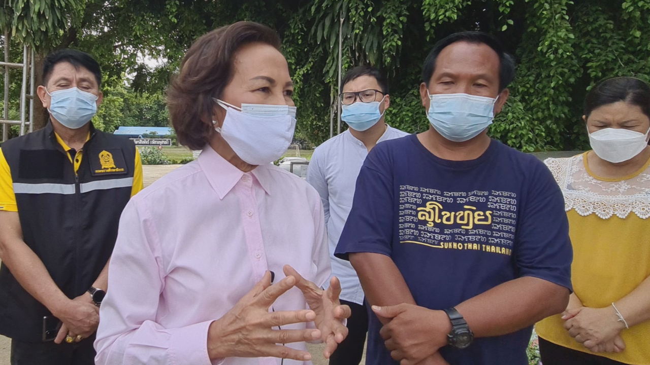 "พรรณสิริ" เยี่ยม ครู-นร.โรงเรียนมิตรสัมพันธ์ หลังโควิดระบาดในพื้นที่