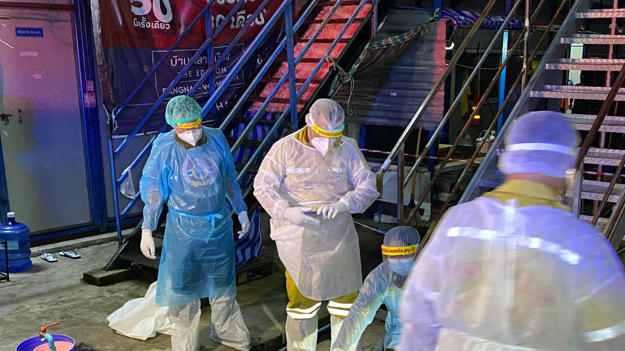 พม่าเมาเหล้า เสียใจแฟนทิ้ง เดินป่วนเคาะห้อง ถูกแทงดับ คาแคมป์ก่อสร้าง