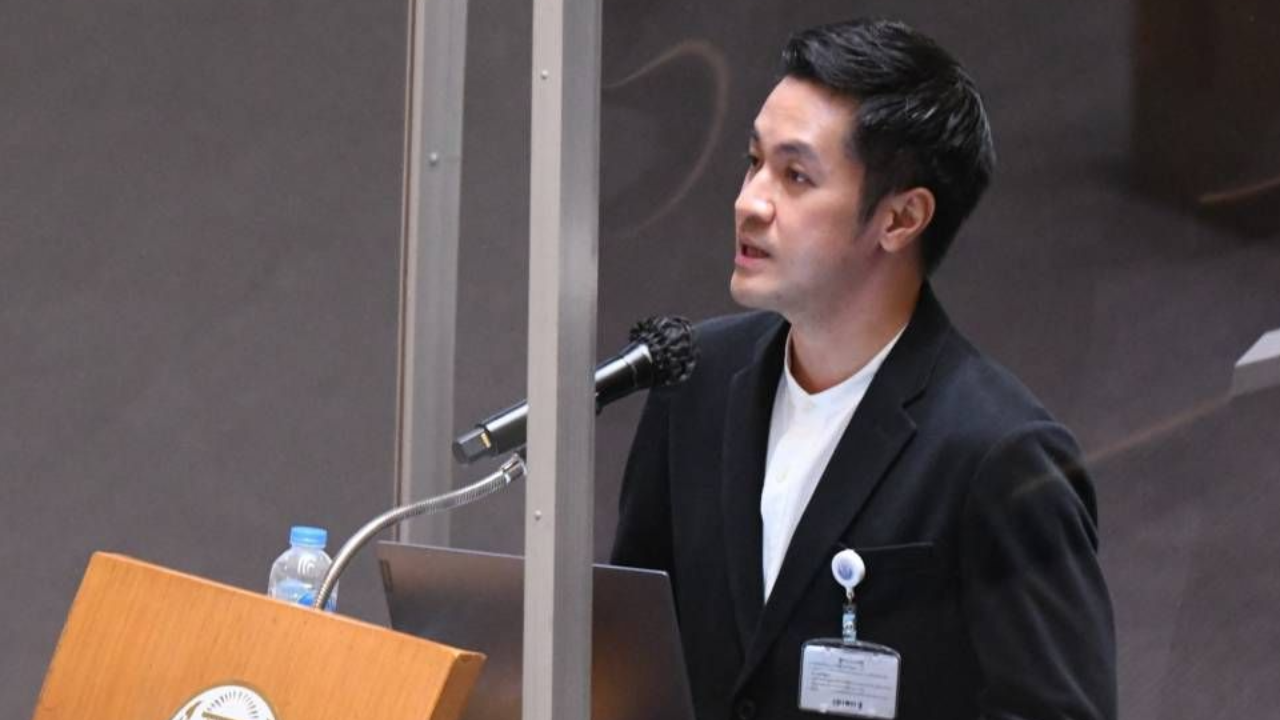 "ก้าวไกล" ตอก รมว.ดีอีเอส ทำตัวเป็นหน่วยข่าวทหาร ขู่ ดำเนินคดี "คนดัง"