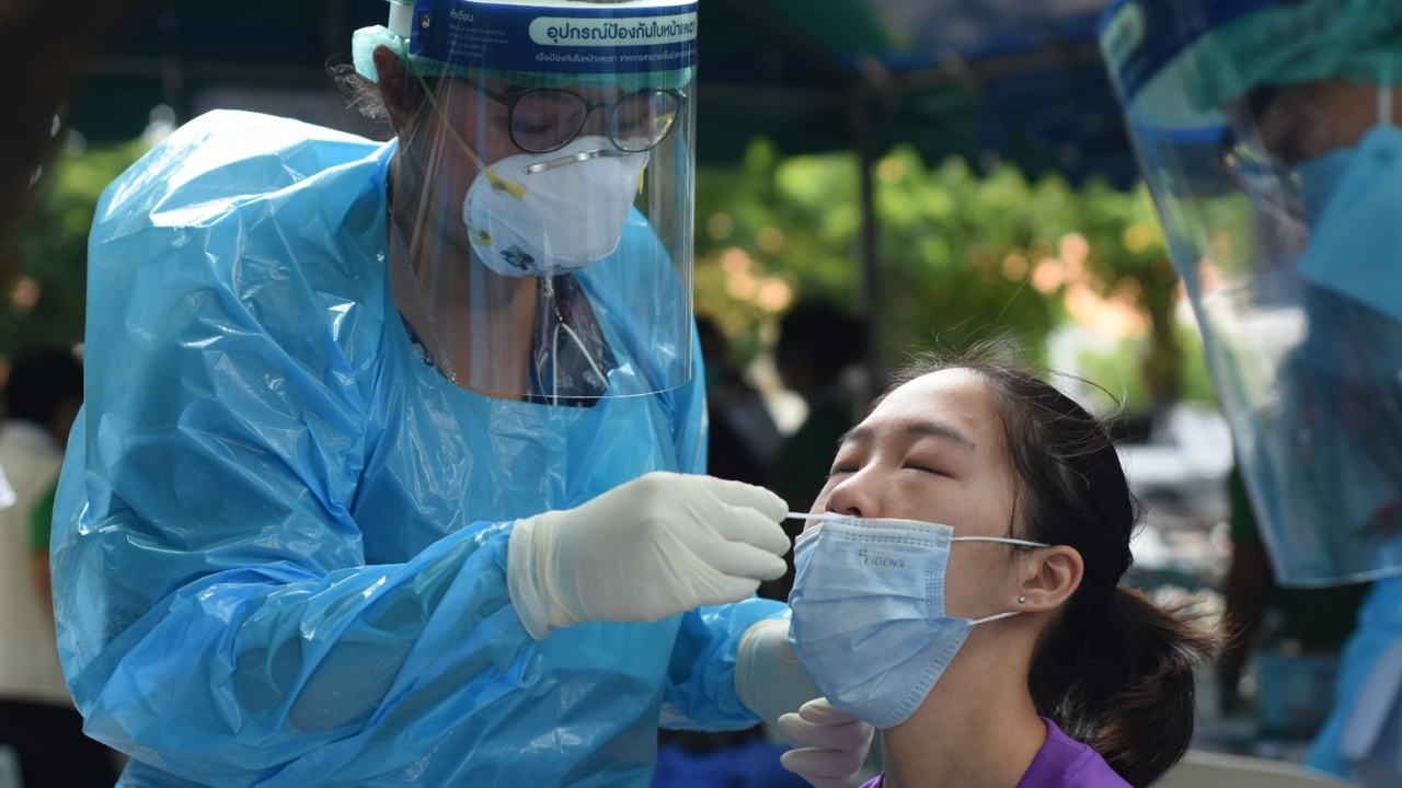 กทม. แจงแนวทาง ดูแลรักษาผู้ป่วยโควิด-19 จัดทีม CCRT คัดกรองเชิงรุกในชุมชน