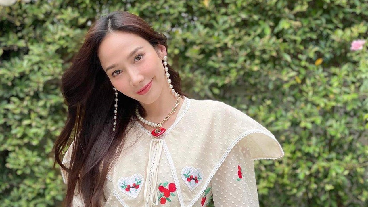 อั้ม พัชราภา มอบเครื่องผลิตออกซิเจนให้ รพ. ส่งกำลังใจบุคลากรการแพทย์