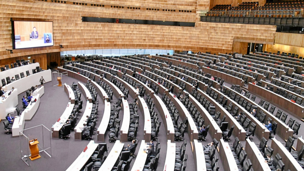 เก็บตก โหวตร่าง พ.ร.บ.งบ 65 ปาหี่ "ภท.–ปชป." 4 งูเห่า "ก้าวไกล" โผล่