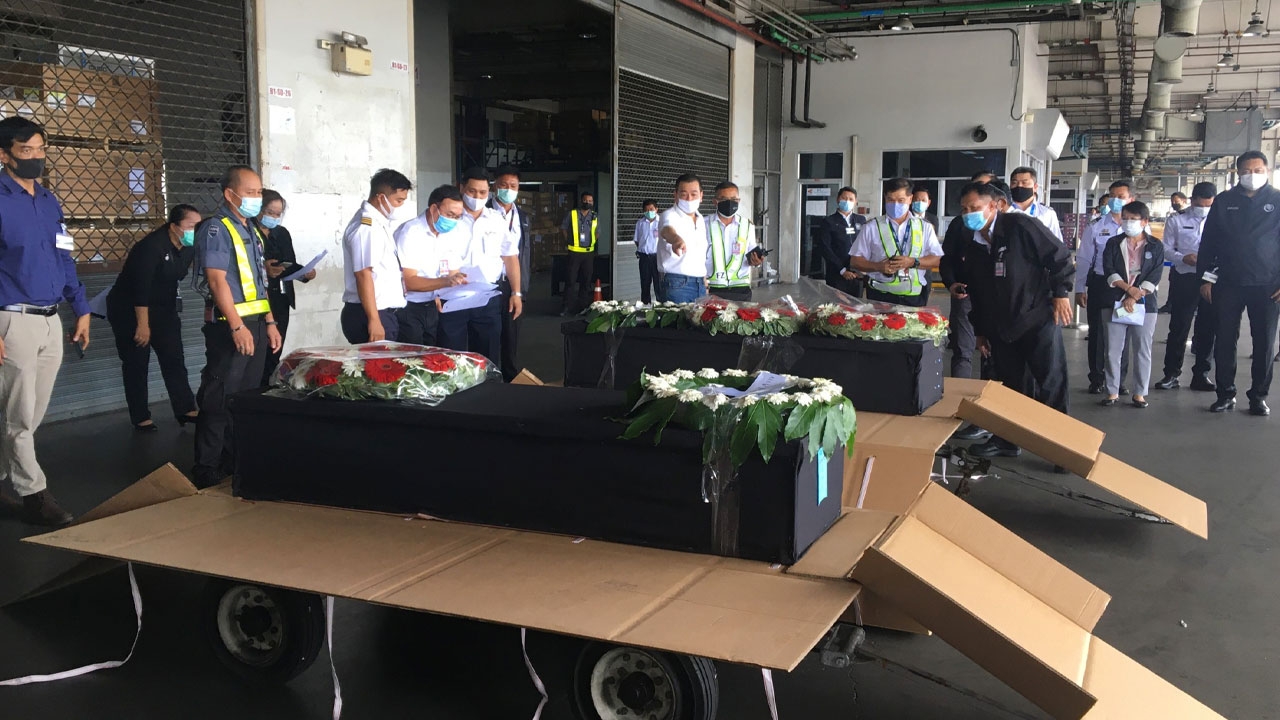 2 ศพแรงงานไทยตายจากเหตุโจมตีทางอากาศในแคมป์ที่อิสราเอล ถึงประเทศไทยแล้ว