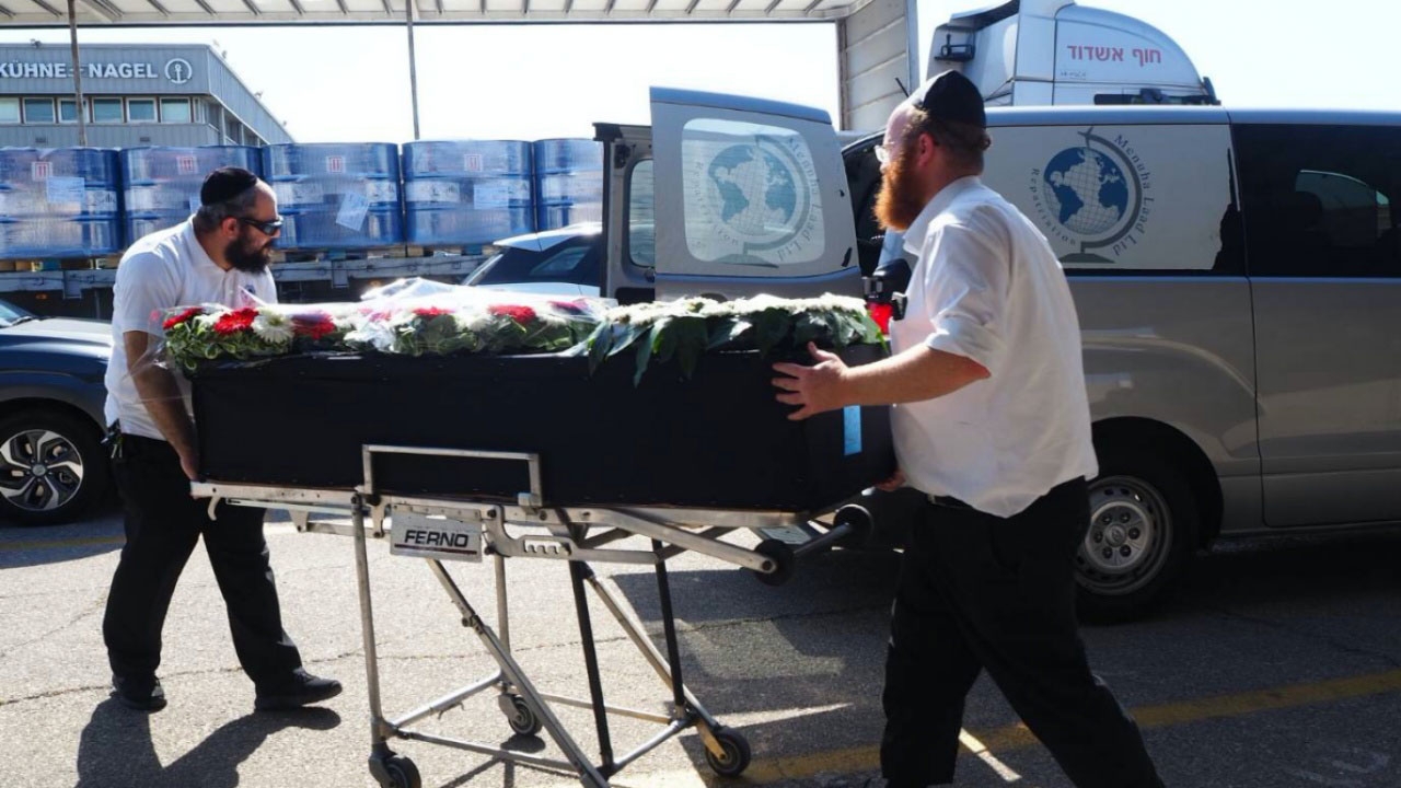 ส่ง 2 ศพโดนจรวดในอิสราเอลถึงไทยวันนี้ แรงงานขอกลับด้วย 18 คน