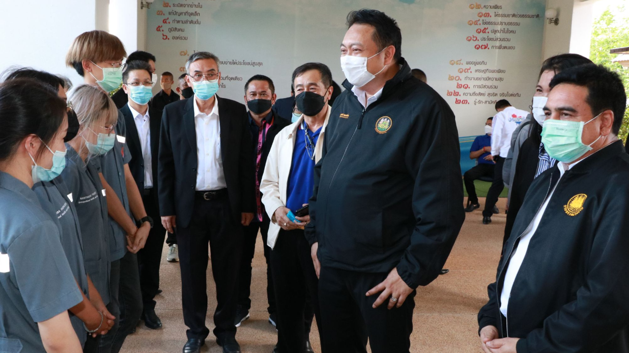 รมว.แรงงาน ตรวจเยี่ยมศูนย์ฟื้นฟูคนงาน มอบนโยบาย ให้กำลังใจเจ้าหน้าที่