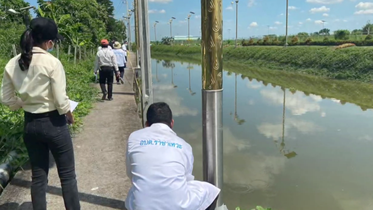 สตง.ลงพื้นที่ อบต.ราชาเทวะ ตรวจเสาไฟกินรี โยนส่วนกลางให้ข้อมูล