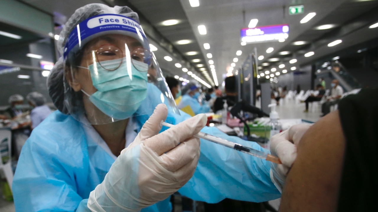 เปิดช่องทางจอง "หมอพร้อม" ฉีดวัคซีน ผู้สูงอายุ-7กลุ่มเสี่ยง ถูกเลื่อนคิวเดือน มิ.ย.