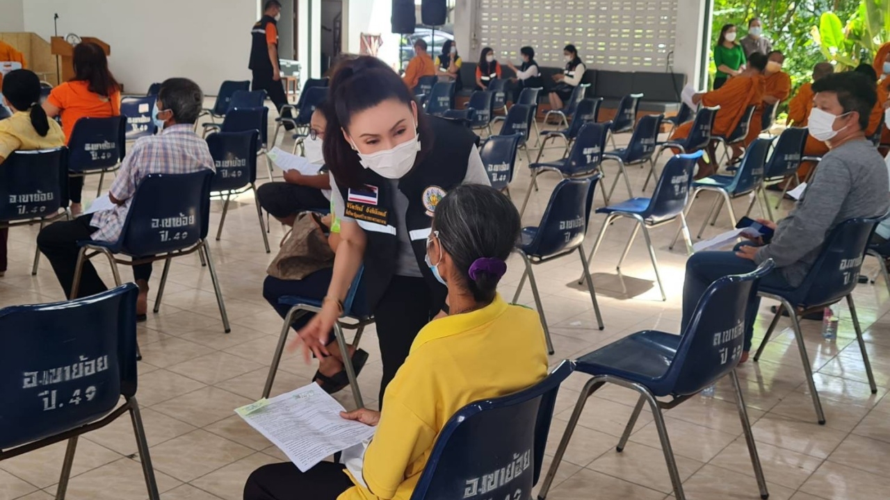 "สุชาติ" ส่งที่ปรึกษาฯ มอบอุปกรณ์ป้องกันโควิดให้ กู้ภัยสว่างสรรเพชญฯ