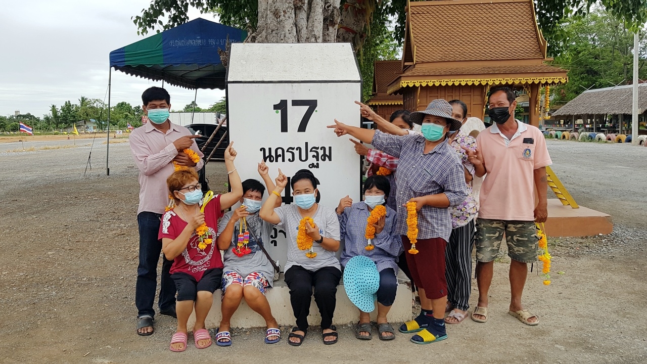 นักคำนวณยกขบวนมาแก้บน "หลวงพ่อสมหวัง" หลัง "เลขเด็ด" ให้โชคถูกหวย