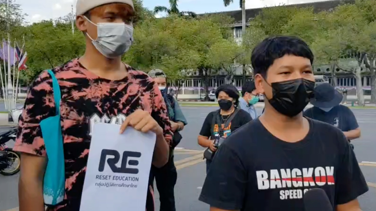 กลุ่มปฏิวัติการศึกษาไทย เผาร่าง พ.ร.บ.การศึกษา ชี้ ยังเป็นปัญหาสำหรับนักเรียน