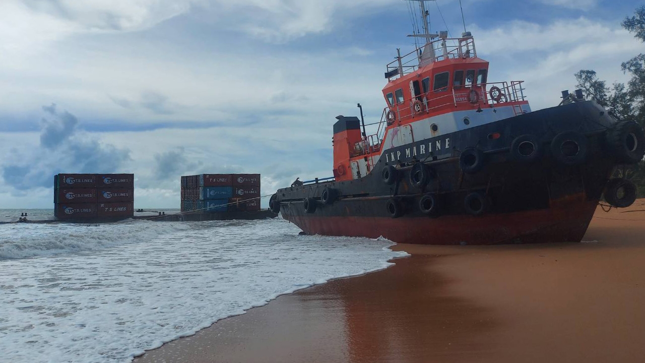 เจ้าท่าพังงาหารือ ถกแผนกู้เรือสินค้าเกยตื้นที่คุระบุรี คาดยืดอีก 15 วัน