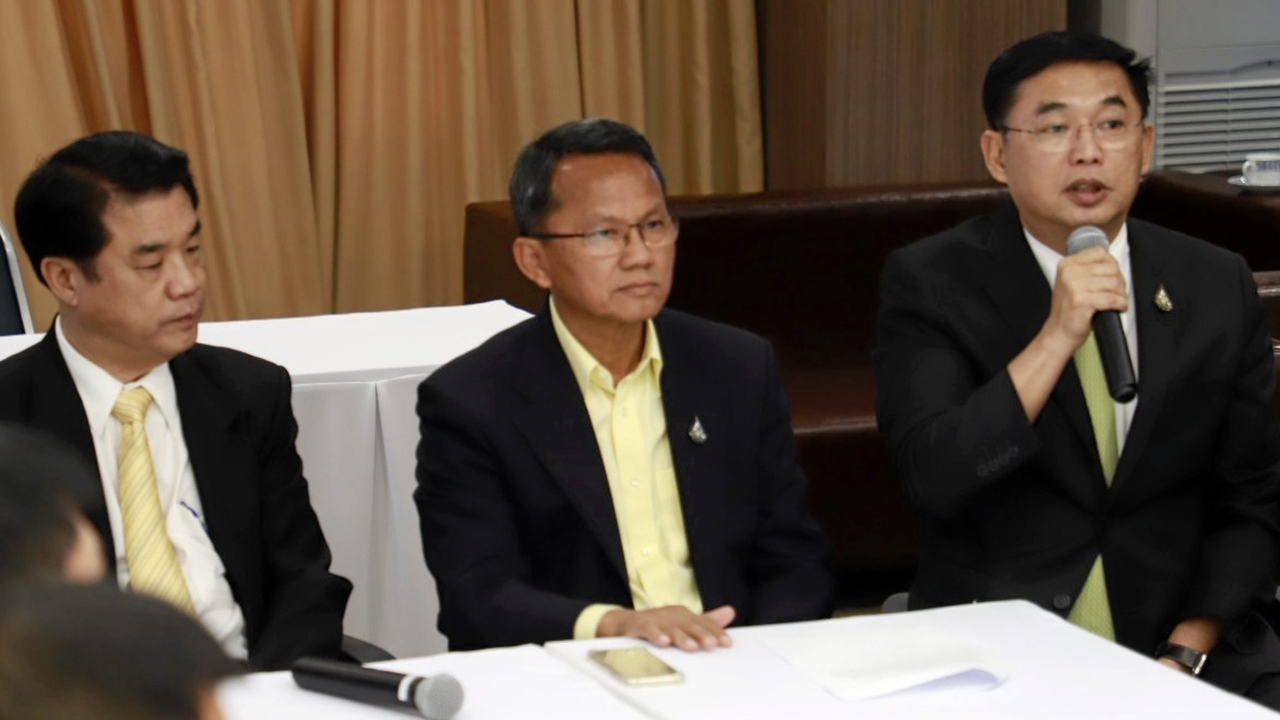 สามมิตร เตรียมพบ “บิ๊กป้อม” ลือ “อนุชา” ยอมเปิดทางลาออกเลขาฯพปชร.