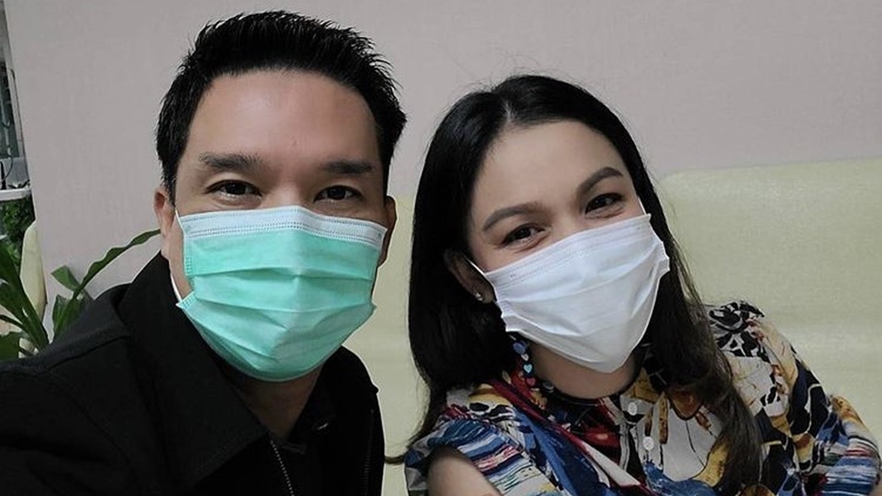 กบ จูงมือ บรู๊ค ฉีดแอสตราเซเนกา รีวิวละเอียดหลับสบายยันเช้า