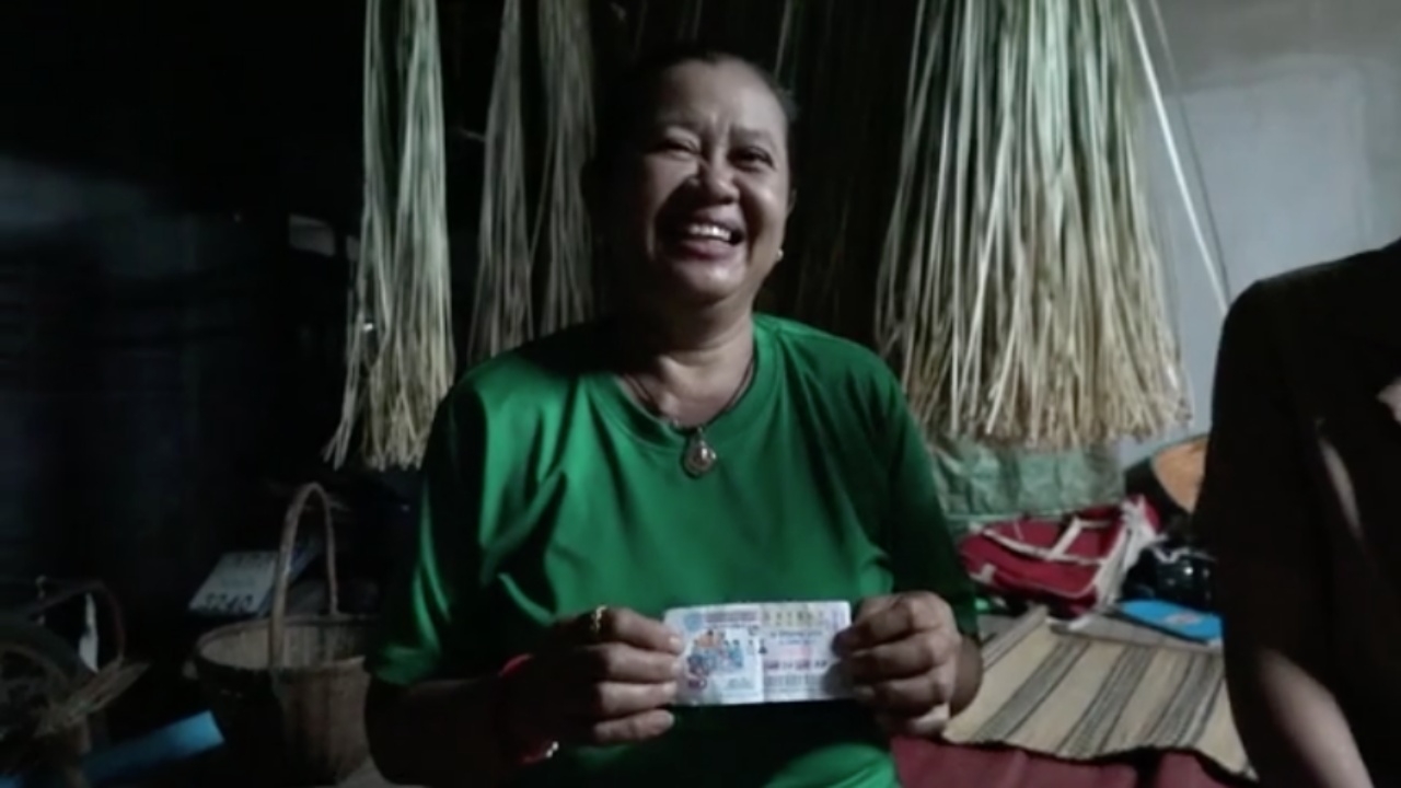 หญิงโรงงานดวงเฮง ถูกรางวัลที่ 1 รับ 6 ล้านบาท เผยฝากป้าซื้อ