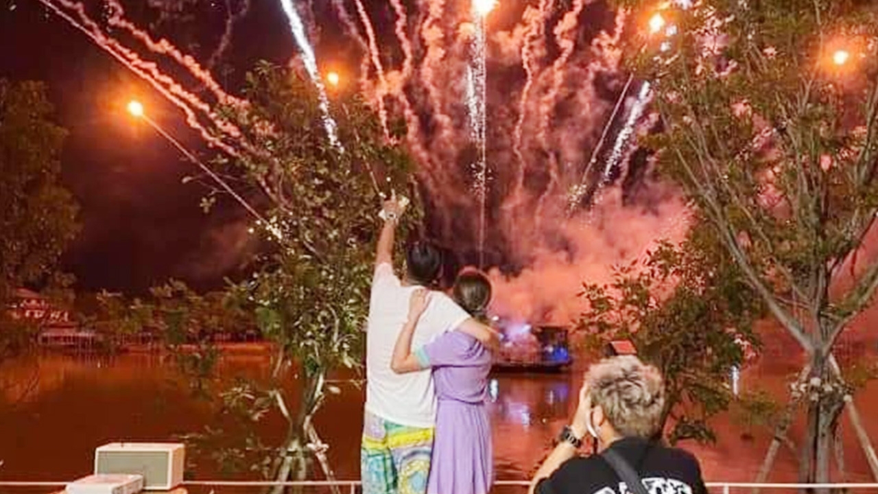 เปิดคลิปจากมุมชาวบ้าน พลุวันเกิด ดิว "มันน่ากลัวมาก ทำไมมาจุดใกล้บ้านเรา" 