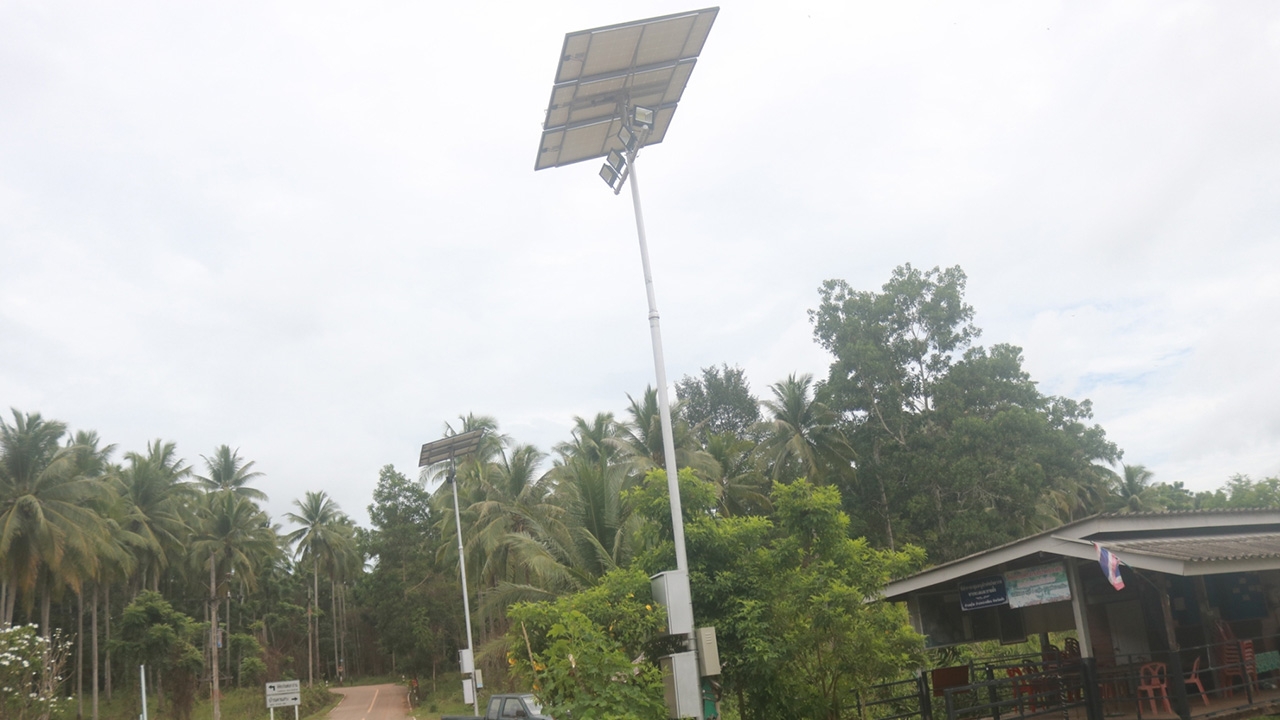 ตรังเจออีก เสาไฟโซลาร์เซลล์ ต้นละ 2 แสน สตง.ยันตรวจสอบแล้ว ไม่พบทุจริต