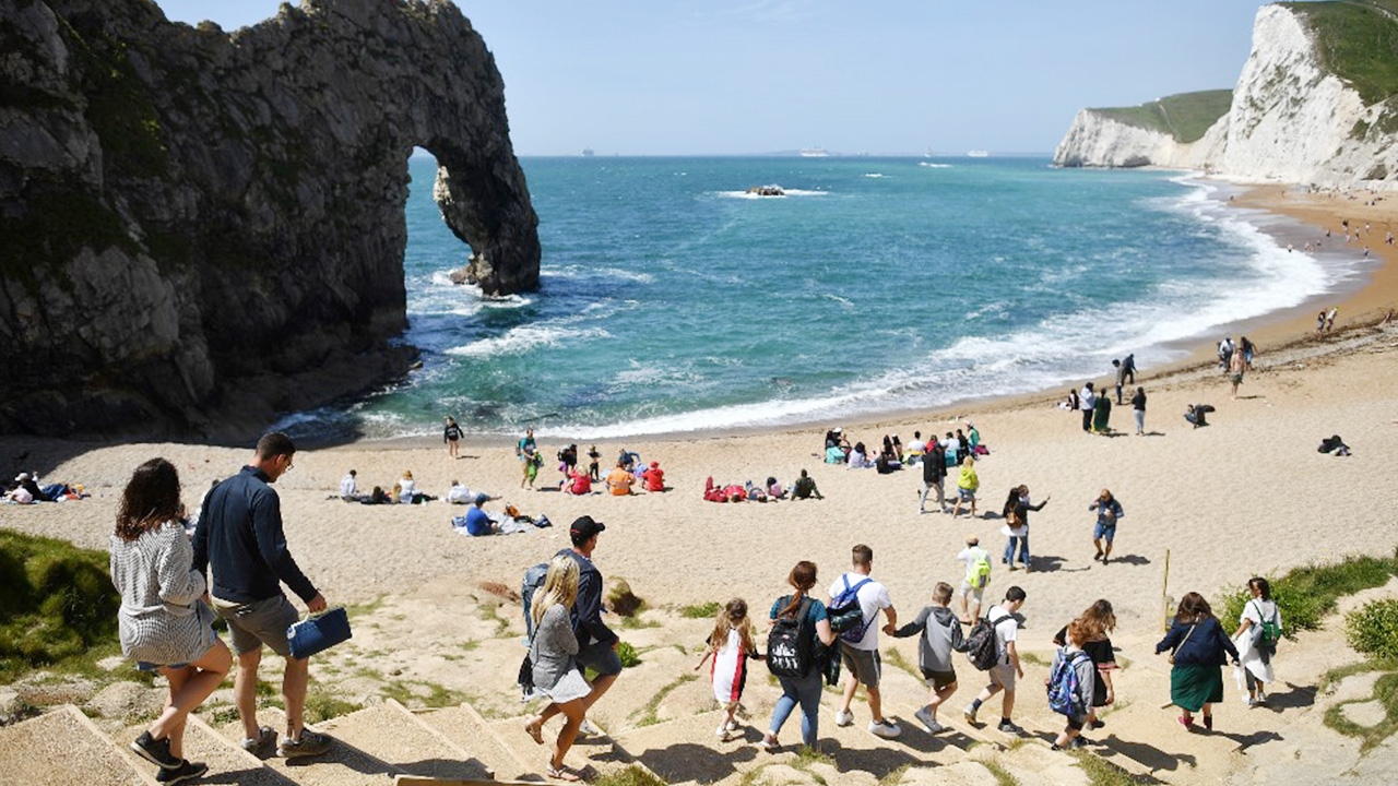 ช็อก หญิงพลัดตกหน้าผาหินชื่ออังกฤษ เดอร์เดิล ดอร์ ดับสลด ต่อหน้าลูกสาว