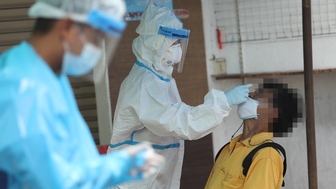 คลัสเตอร์ใหม่บางกอกน้อย แคมป์ก่อสร้างแยกไฟฉาย กทม.เร่งขยายเตียงผู้ป่วยชาย