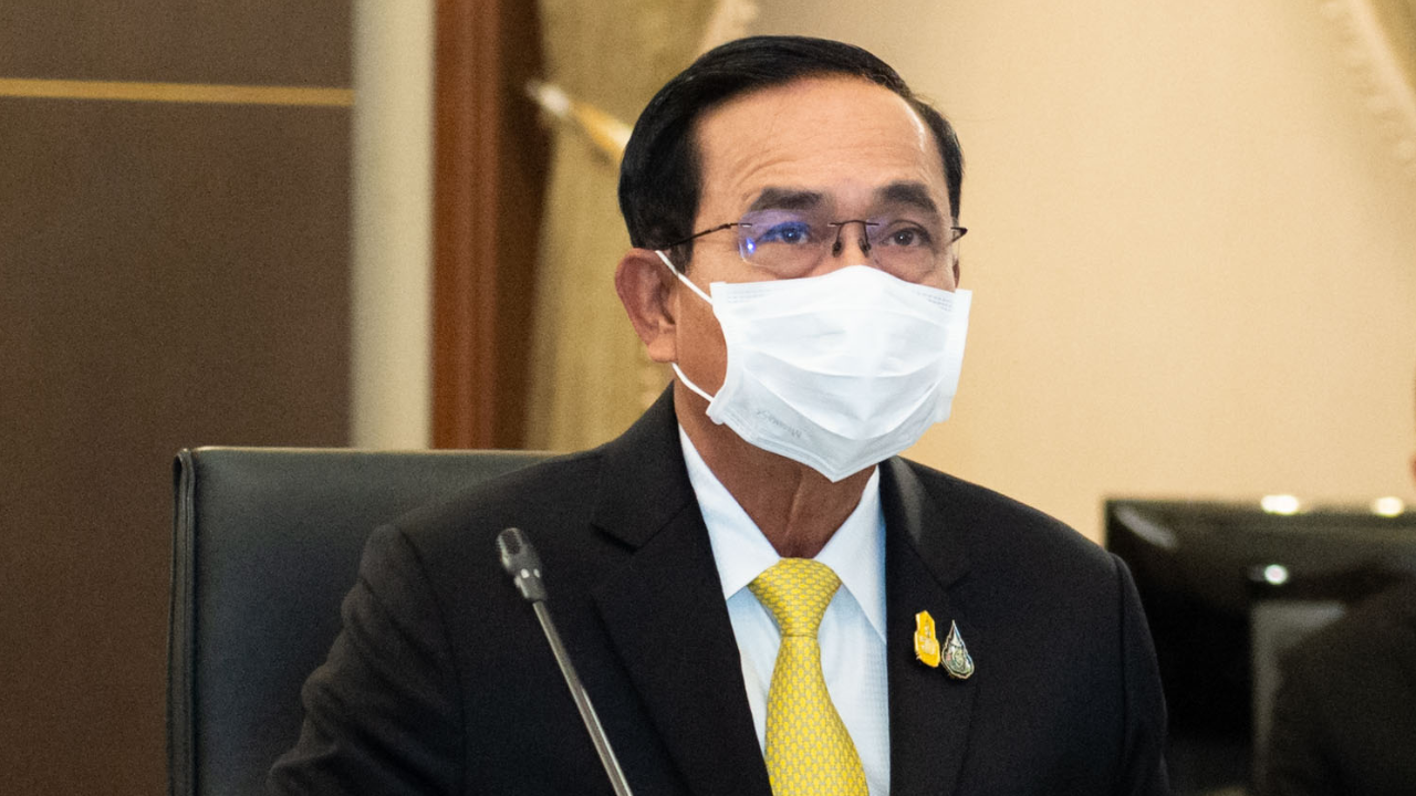 นายกฯ สั่งดำเนินคดีลอบเล่นพนันบอลยูโร กำชับห้ามร้านอาหารแอบขายเหล้า