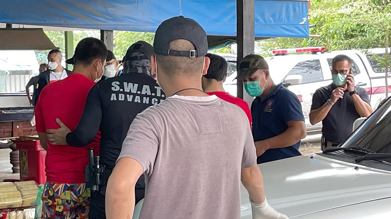 ตำรวจ 191-ปส. บุกจับพ่อค้ายาบ้าคาบ้านพักย่านคลอง 5 ยึดได้ 2.3 ล้านเม็ด