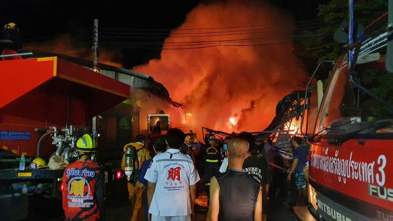 ไฟไหม้โกดังเก็บสินค้าตลาดโรงเกลือ คาดค่าเสียหายนับล้านบาท