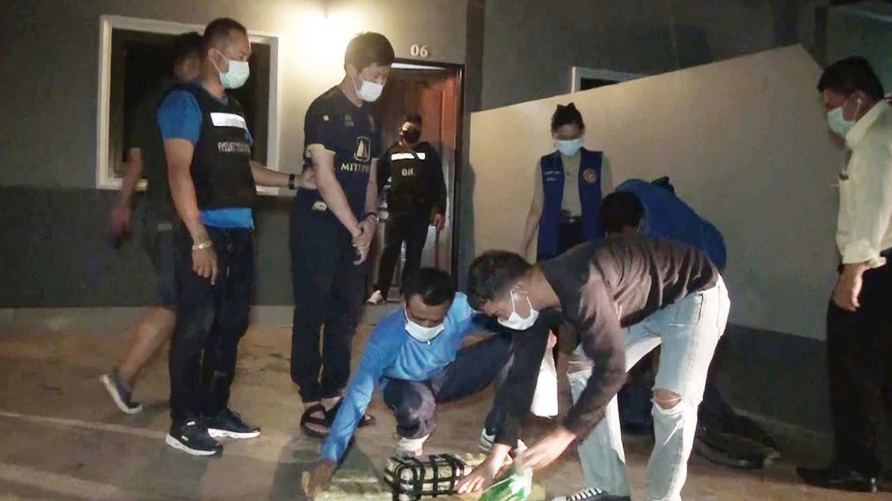 "ปลัดสาว" นำทีมรวบบุรุษพยาบาล รับจ้างขนยาบ้า อ้างหาเงินปลดหนี้