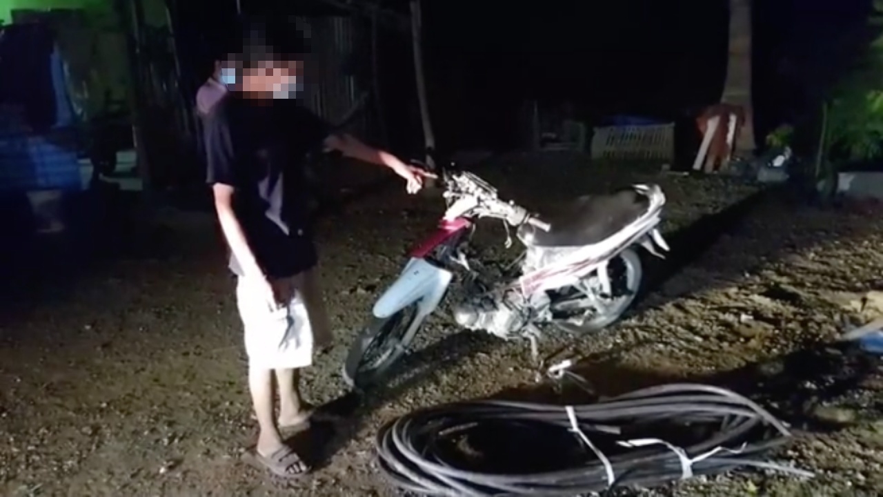 พ่อเลี้ยงสุดทน ลูกเลี้ยงเมายาบ้าจะทำร้ายแม่ใช้ไม้หน้าสามตีดับสลด