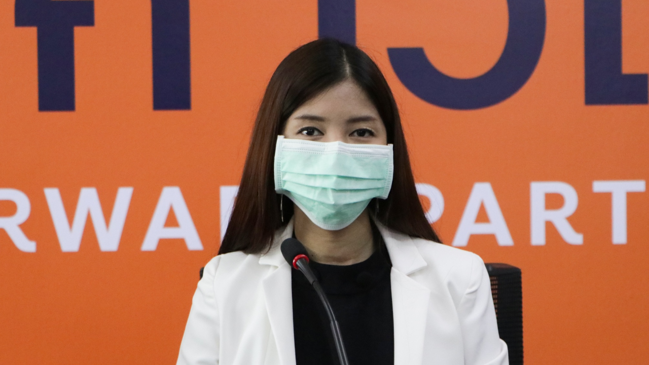 ก้าวไกล แนะ รมว.ศธ. นำงบฯ 5 แสนล้าน มาปรับ เยียวยา "สถานศึกษา-ผู้ปกครอง"