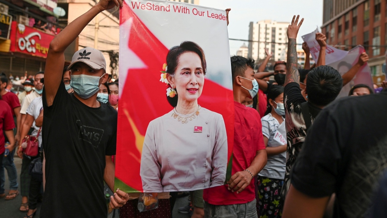 รัฐบาลทหารเมียนมา ตั้งข้อหา ซูจี ใช้อำนาจมิชอบ โทษสูงสุดคุก 15 ปี