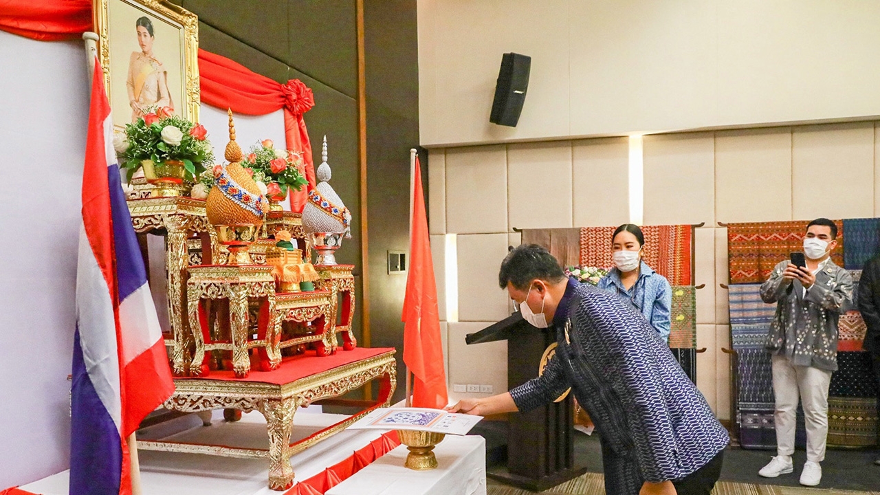 ประกวดลายผ้า