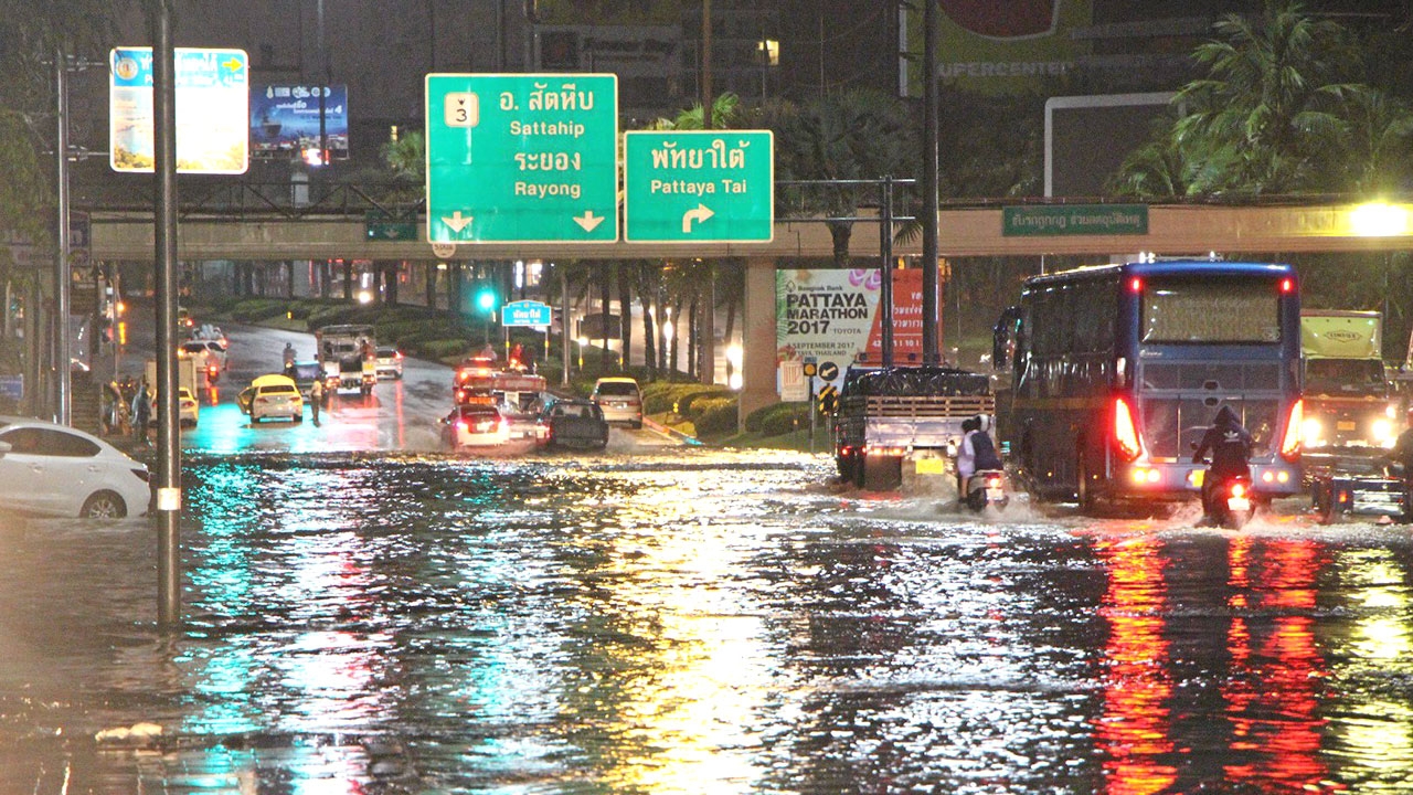 จัดเต็มแผน 3 ระยะ แก้ปัญหาน้ำฝนท่วมขังรอระบายเมืองพัทยา