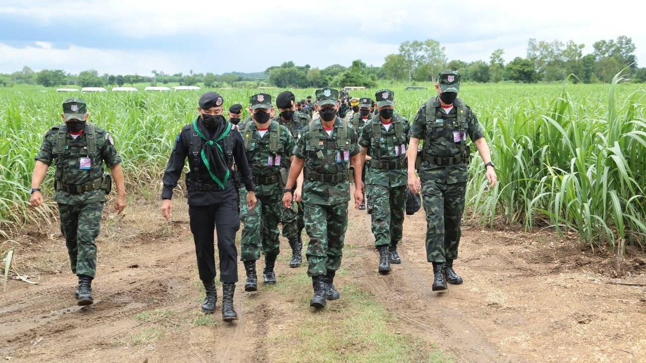 "บิ๊กแก้ว" ตรวจเยี่ยมชายแดนไทย-กัมพูชา สั่งเข้มสกัดกั้นป้องกันโควิด