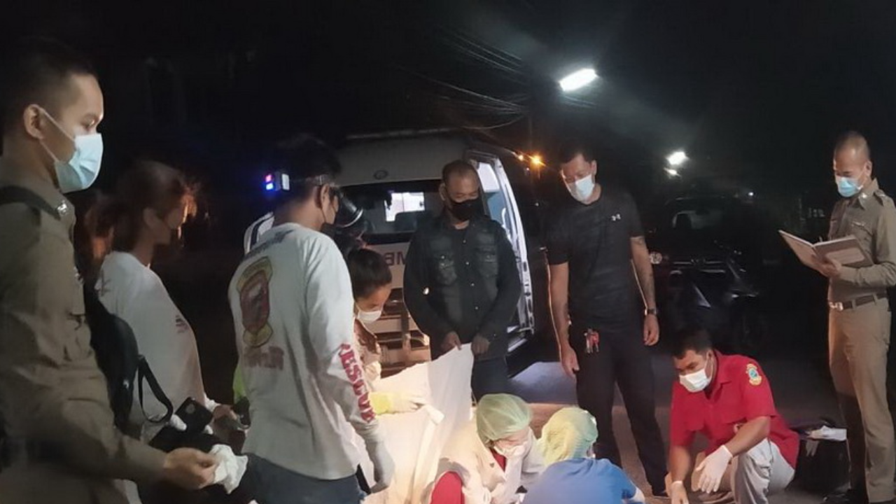 รุ่นน้องฉุนโหด มีปากเสียงรุ่นพี่ ชักมีฟันยับ ตายสยองจมกองเลือด