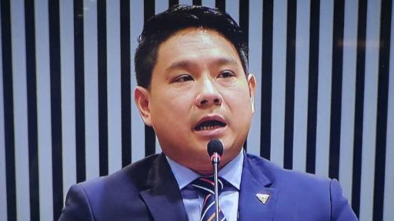 "ก้าวไกล" ย้ำจุดยืน วันนี้โหวต คว่ำร่าง พ.ร.ก.เงินกู้ 5 แสนล้าน  