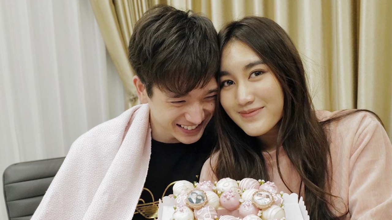 "เบสท์ รักษ์วนีย์" ยังงงอยู่ "ตงตง" เซอร์ไพรส์วันเกิดชุดใหญ่ไฟกะพริบ