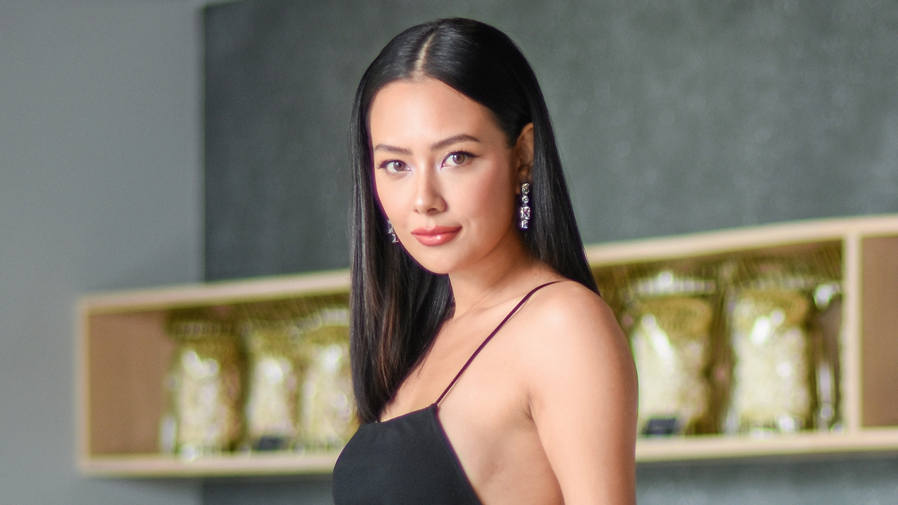 "แซมมี่" โชว์เซ็กซี่ในชุดทูพีซเว้าสูง ทำเอาทะเลหัวหินเดือด