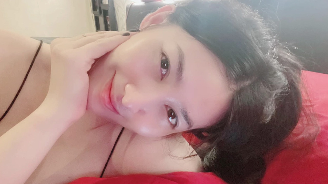 รอศาลตัดสิน อีฟ แม็กซิม พักรักยาว ขายกุนเชียงออนไลน์เลี้ยงชีพ