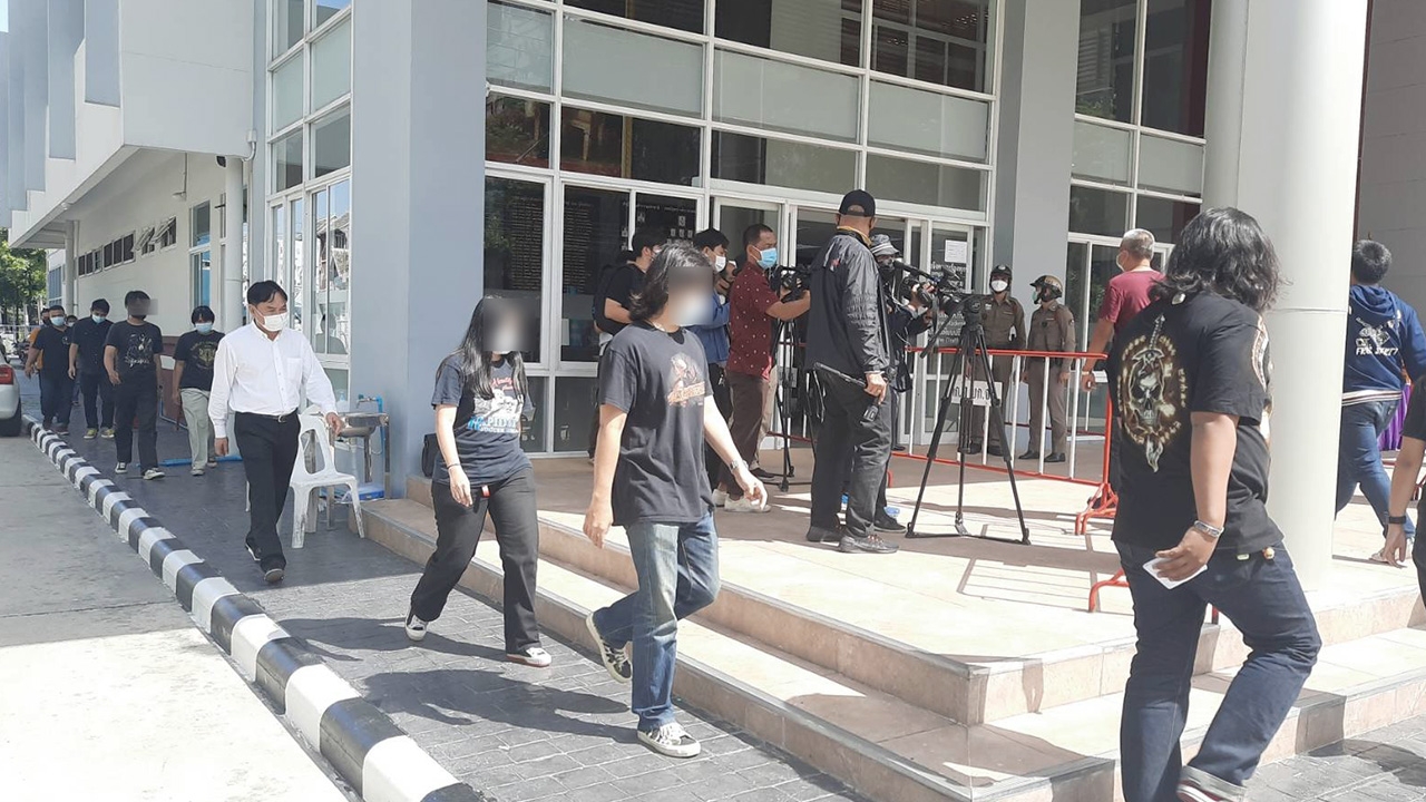 12 รุ่นพี่โหด อุเทนถวาย มอบตัวยอมสารภาพ ร่วมกัน "ซ่อม" น้องปลื้ม