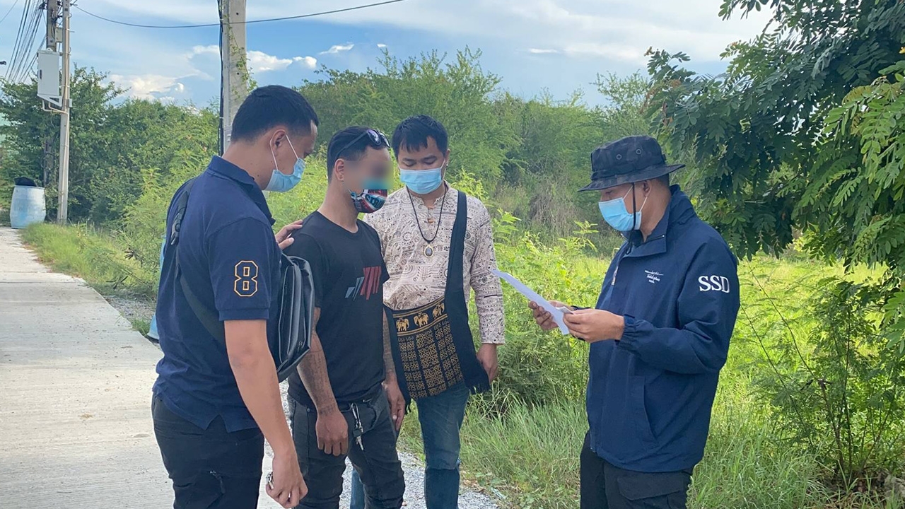 คอมมานโด ซิววัยรุ่น ยกพวกต่อยกันแต่สู้ไม่ได้ ชักลูกซองยิงคู่อริ พิการ