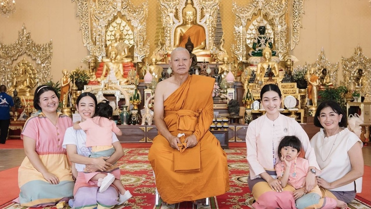 แพนเค้ก ปลื้มบุญใหญ่ครอบครัว คุณพ่อเข้าพิธีอุปสมบท