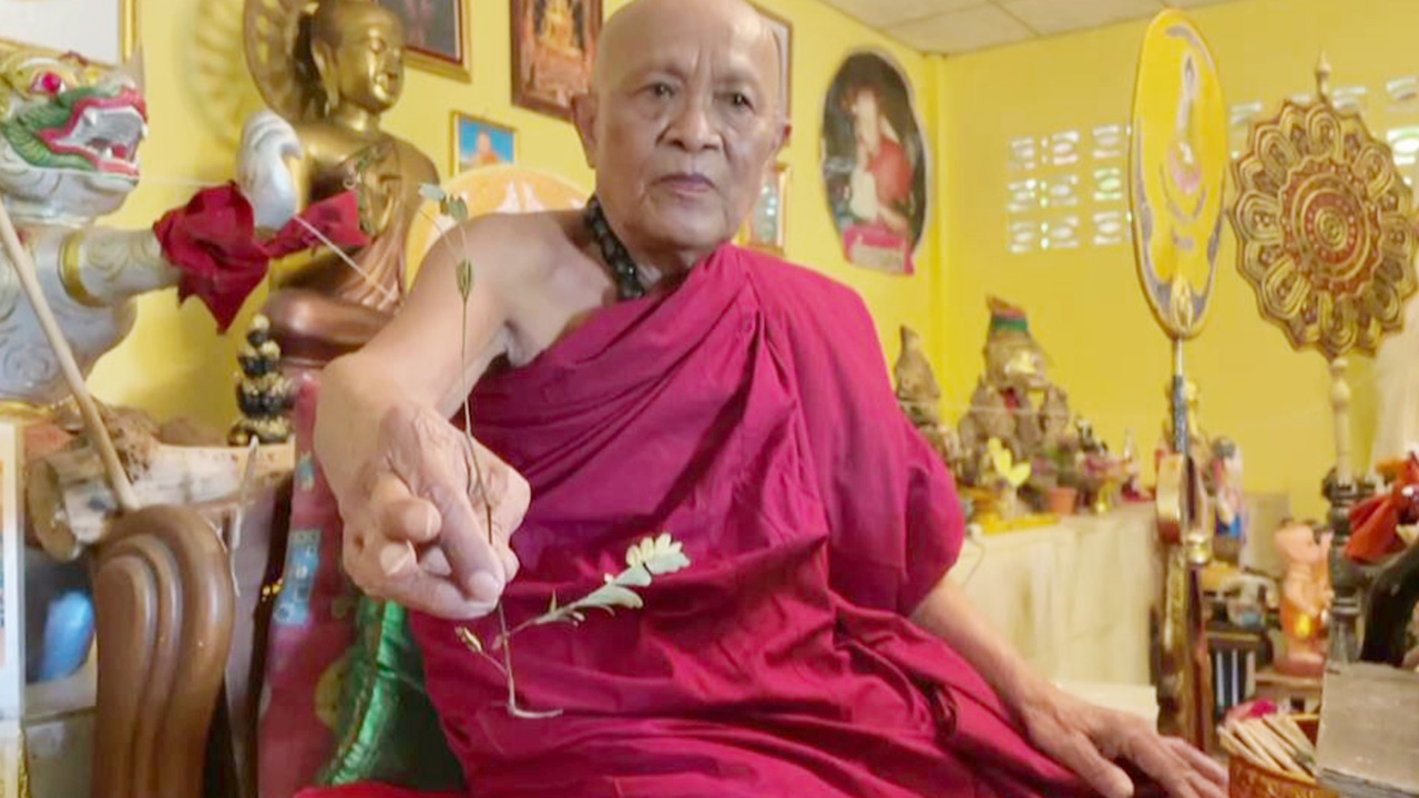 หลวงพ่อฤทธิเดช โดนสั่งยุติพิธีเสกใบมะขามแล้ว แต่ยังทำกิจของสงฆ์ได้