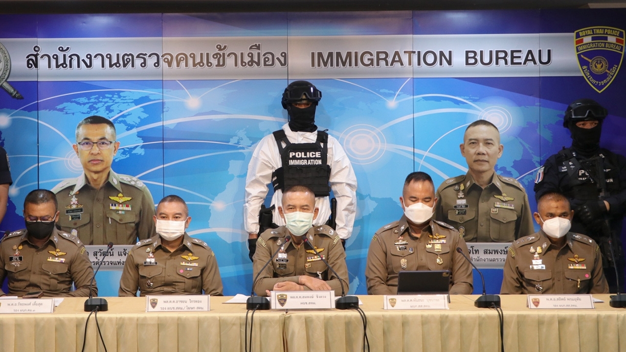สืบ สตม. จับขบวนการนำพาแรงงานต่างด้าวเข้าเมืองกลางป่า หวังสกัดโควิด