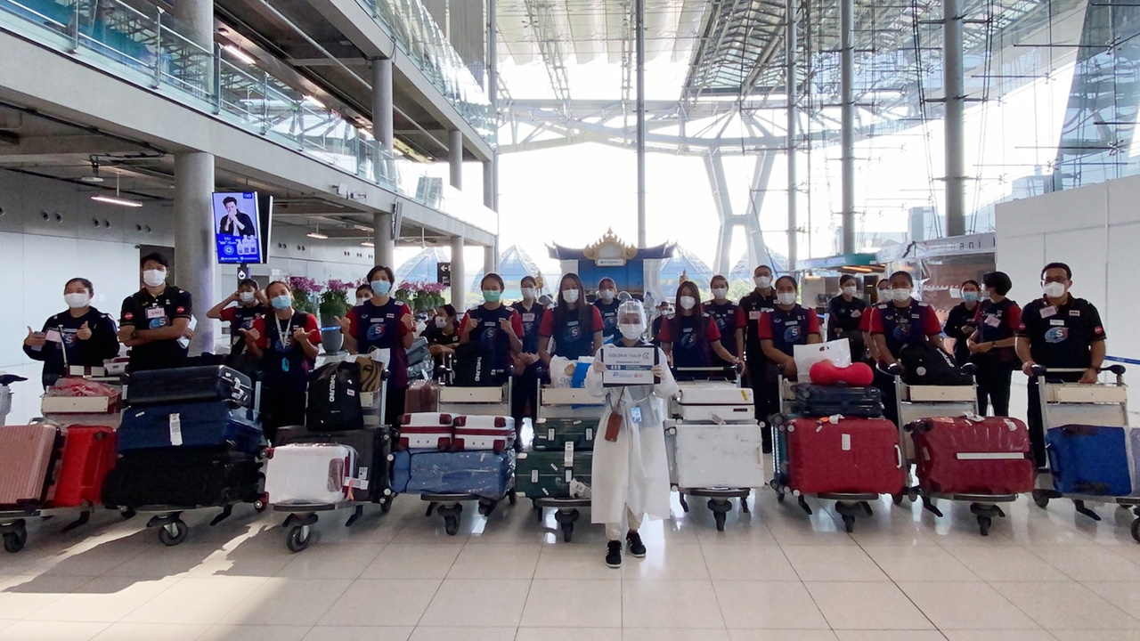 "ลูกยางสาวไทย" ชุด VNL 2021 เดินทางกลับถึงไทย 
