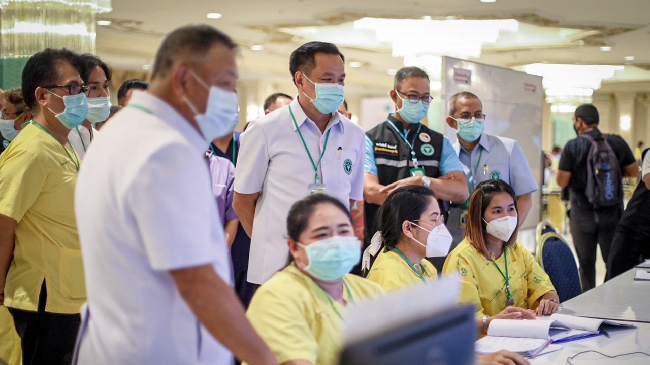 ถอดบทเรียน รพ.บุษราคัม ต้นแบบรับมือโควิด-19 และโรคระบาดในอนาคต