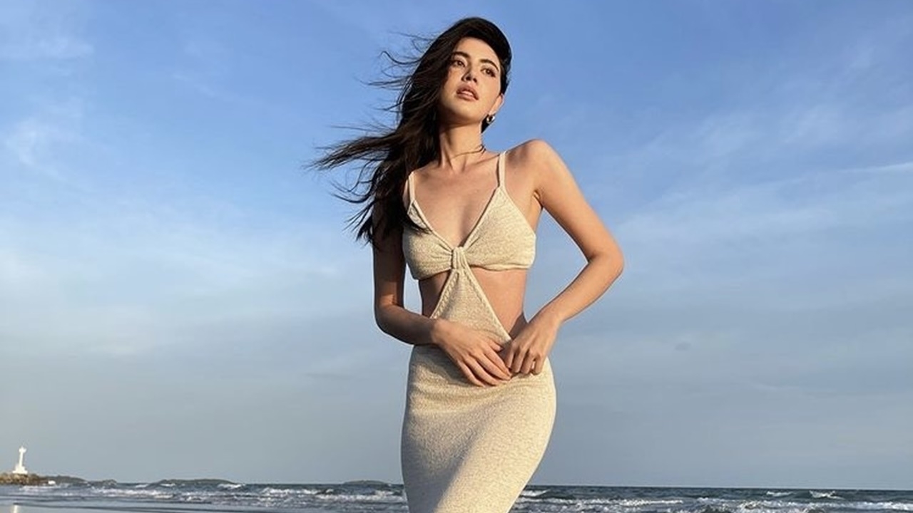 ใหม่ ดาวิกา อวดหุ่นสุดปังริมทะเล ถึงไม่ได้ใส่บิกินีก็แซ่บได้