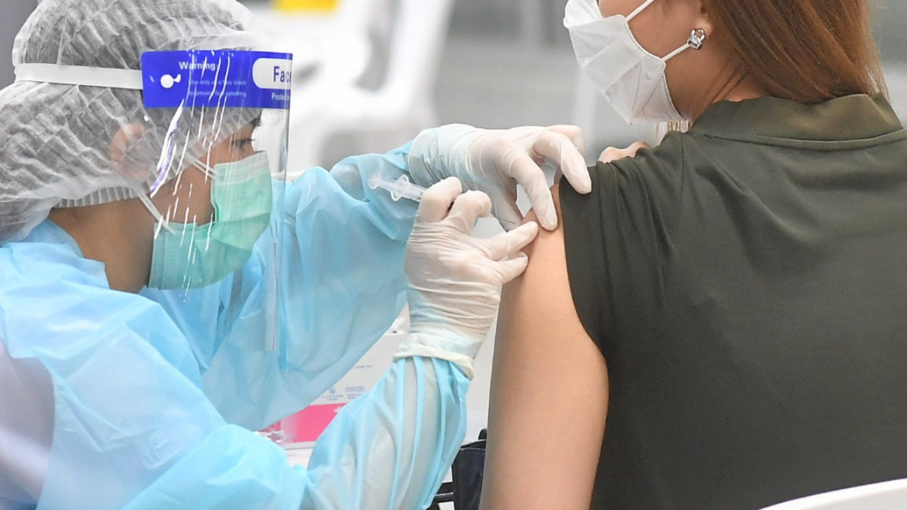 อัปเดตฉีดวัคซีนโควิดเพิ่ม 2.2 แสนโดส สธ.เผยปลาย มิ.ย. ซิโนแวคมาอีก 2 ล้าน