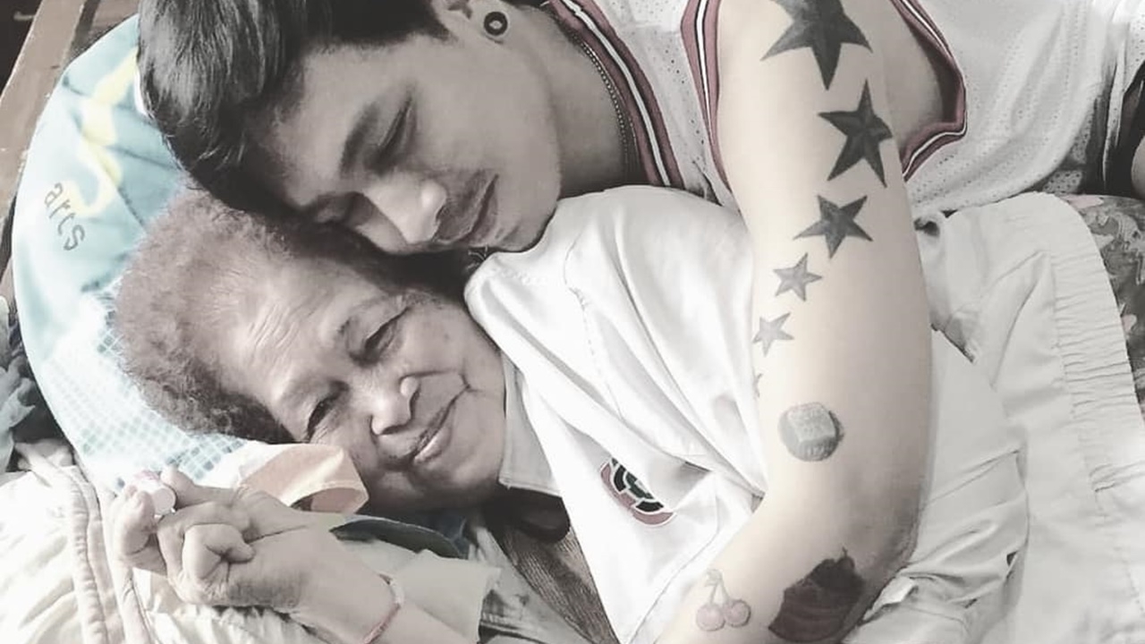 ชมพู่ ก่อนบ่าย โพสต์เศร้า สามีสูญเสียคุณยายวิจิตร แม่เป็ด เชิญยิ้ม 